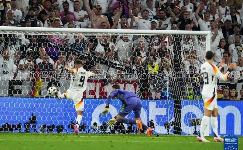 威廉体育官方app下载百度百聘儿童足球运动会热身操教案：让小足球小将们轻松迎战比赛